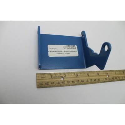 Genie Part # 131926. 131926GT - FORMING.DOOR LATCH HANDLE.RT